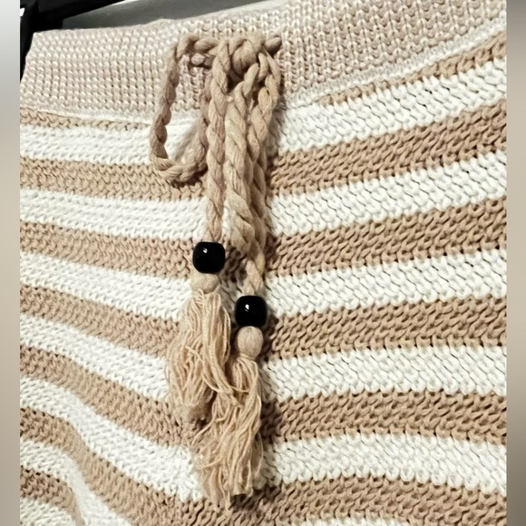 House of Harlow 1960 open knit Tan sweater short set. Monrow design style. Med - Picture 7 of 10